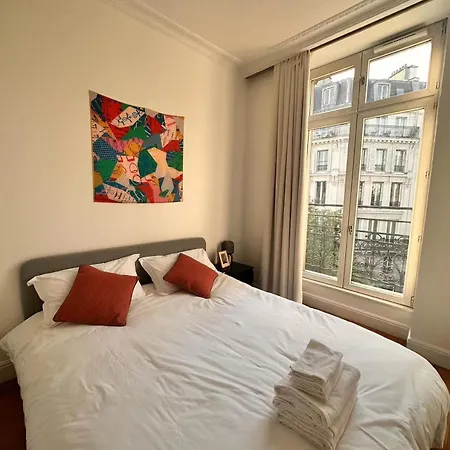 2 Bedrooms In Marais * Parigi
