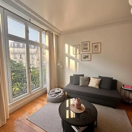 2 Bedrooms In Marais Appartamento