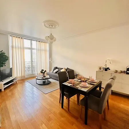 2 Bedrooms In Marais *