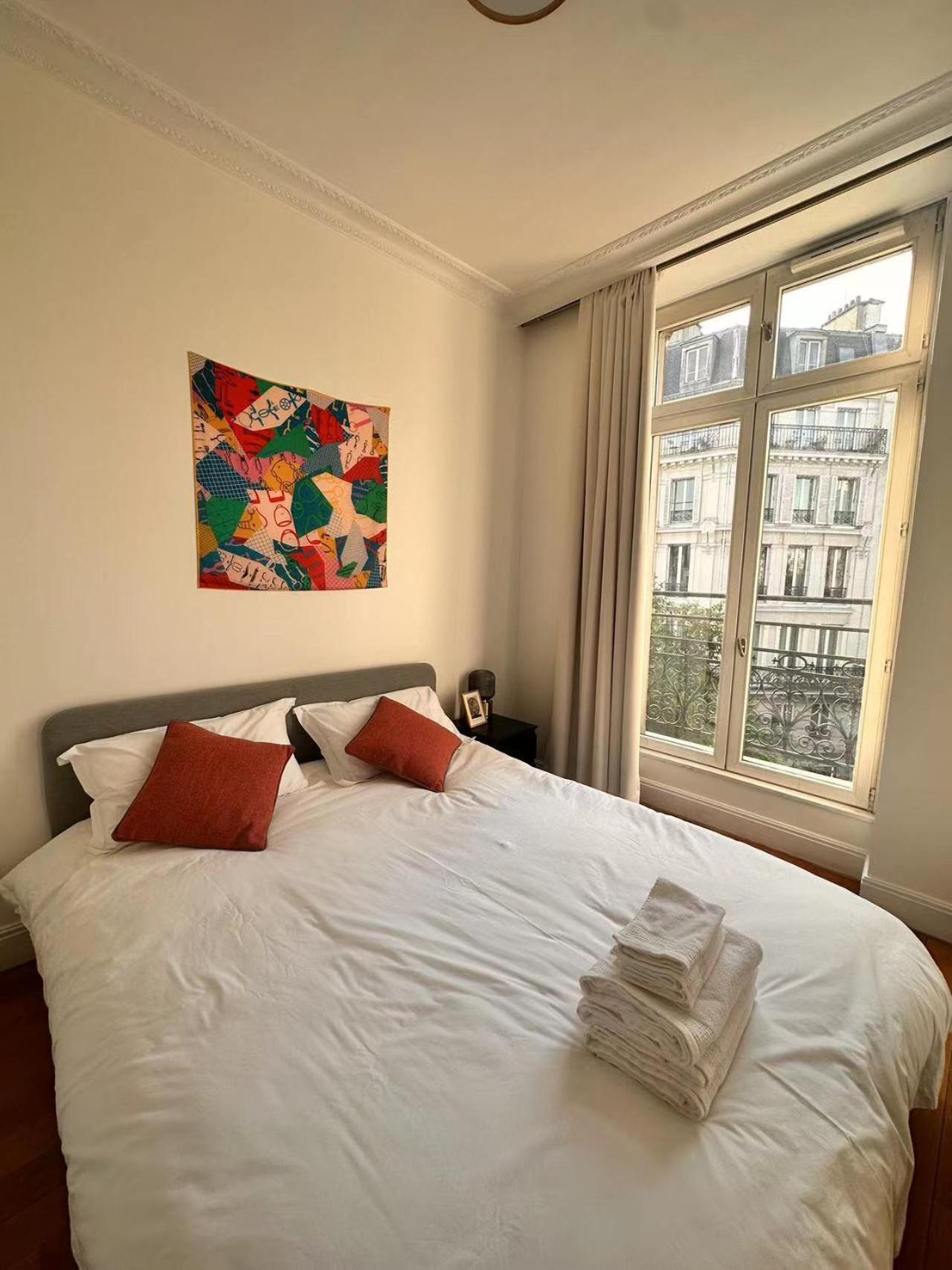 2 Bedrooms In Marais * Paris