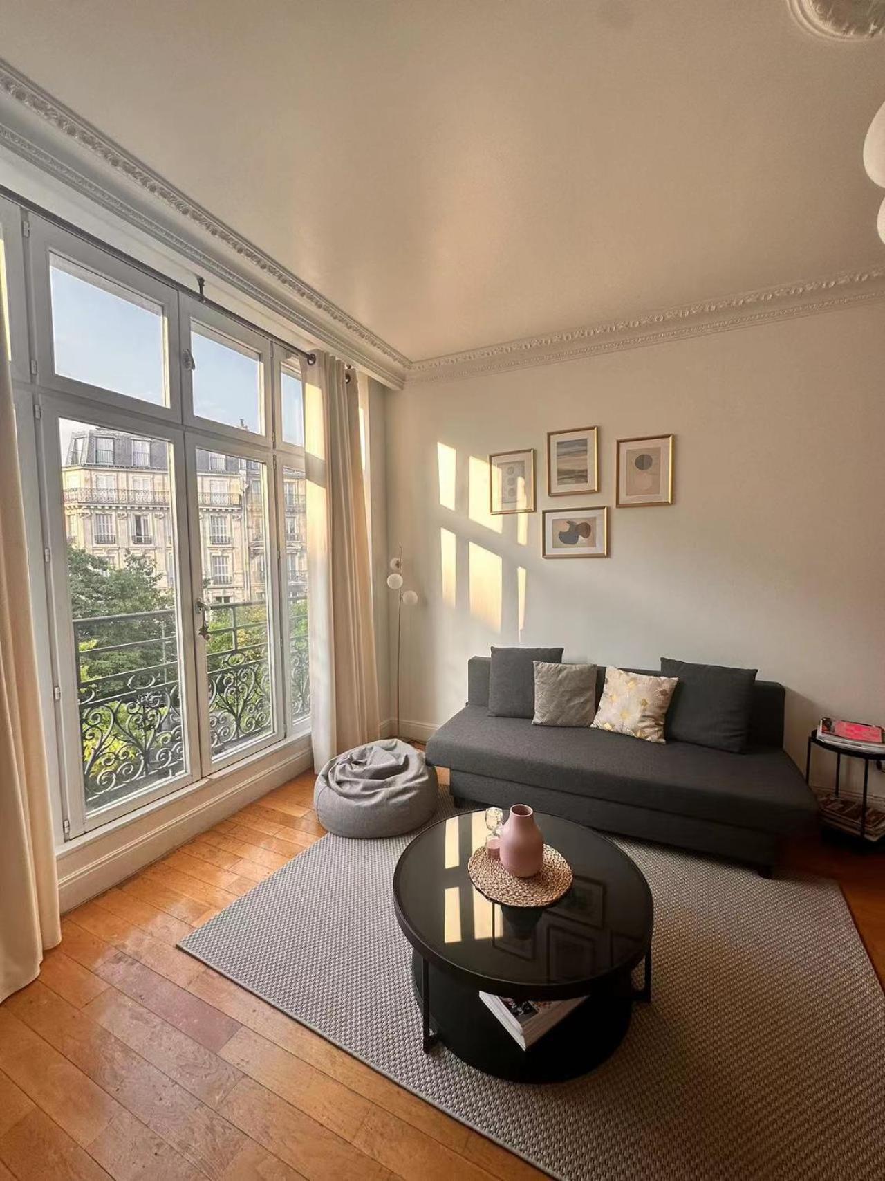 2 Bedrooms In Marais Apartment